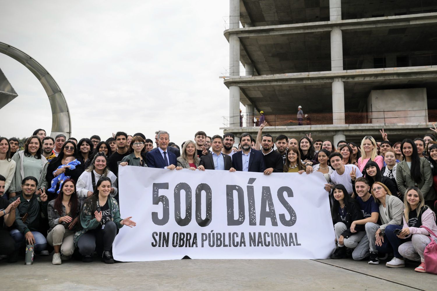 "La paralización de la obra pública por parte del Gobierno nacional es una decisión criminal", afirmó Kicillof