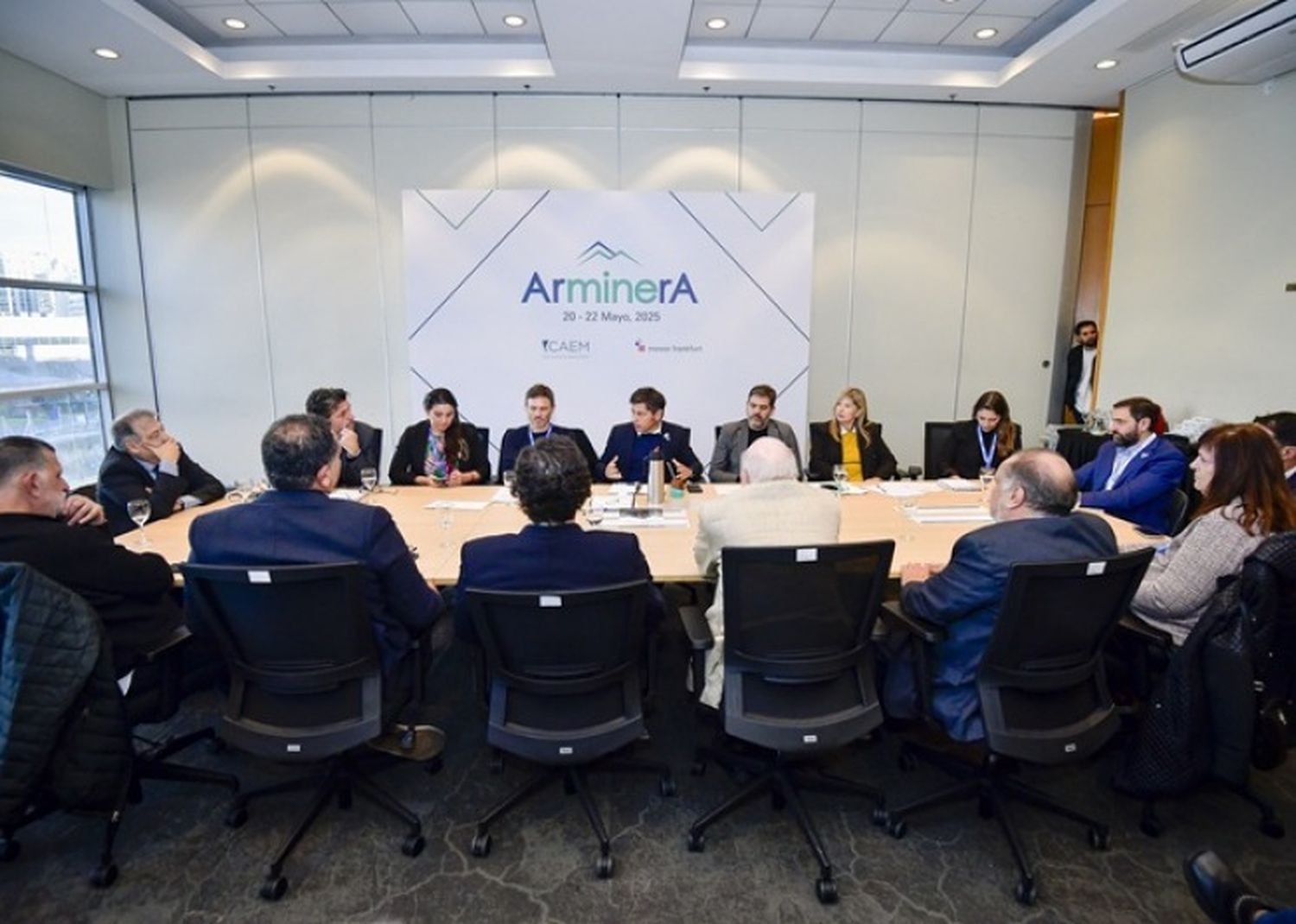 “Redoblamos el compromiso para proteger al sector productivo”, dijo Kicillof en un encuentro con empresarios mineros